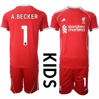 Kupiti-Prodajo-Otroski-Nogometni-dresi-kompleti-Liverpool-Domaci-2025-26-tisk-Alisson-Becker-1