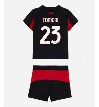 Kupiti-Prodajo-Otroski-Dresi-komplet-AC-Milan-Domaci-2025-26-crna-tisk-Fikayo-Tomori-23