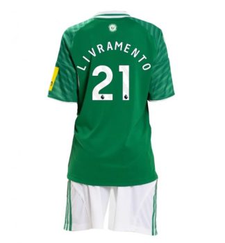 Kupiti-Prodajo-Otroski-Nogometni-dresi-kompleti-Tino-Livramento-21-Newcastle-United-Gostujoci-2025-26