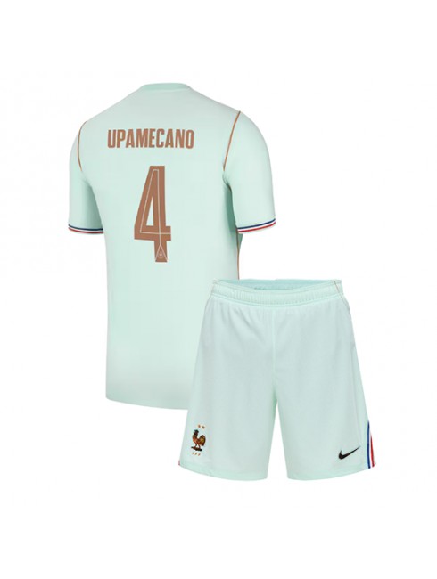 Kupiti-Prodajo-Otroski-Nogometni-dresi-Francija-Dayot-Upamecano-4-Gostujoci-SP-2026-Kratke-hlace