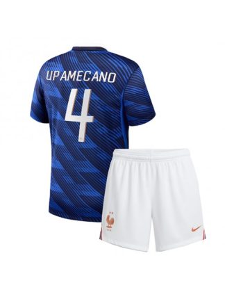Kupiti-Prodajo-otroski-nogometni-dresi-Francija-SP-2026-Dayot-Upamecano-4-Domaci-kompleti